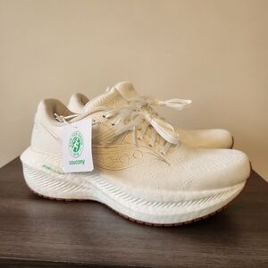 Saucony Women's Triumph 22 RFG Running Shoes Size 7